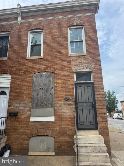 2400 WILKENS AVENUE