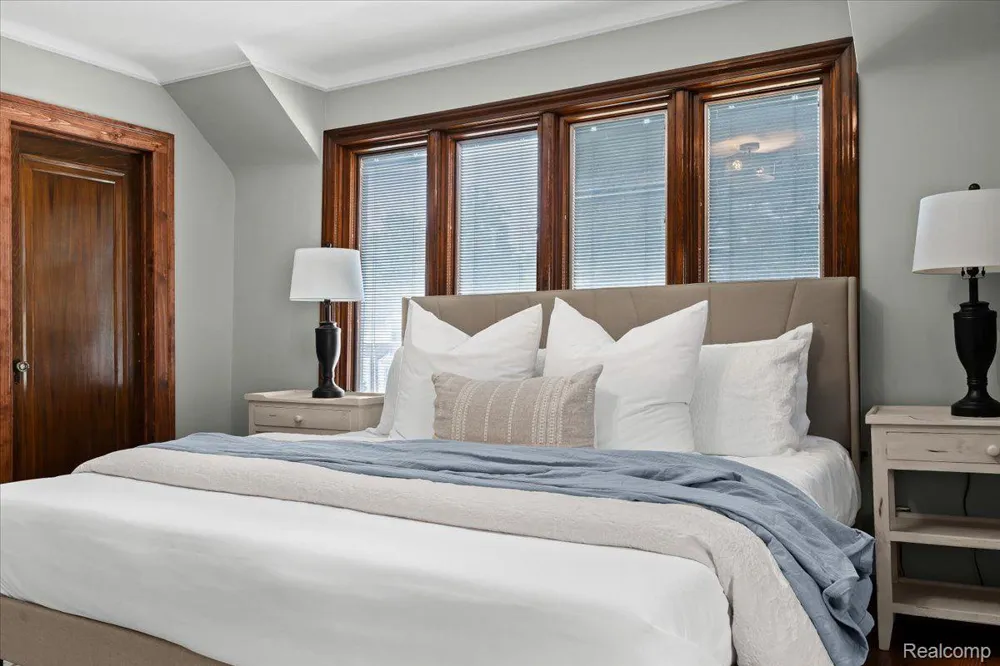 312 MCKINLEY AVENUE Grosse Pointe Farms City, MI 48236