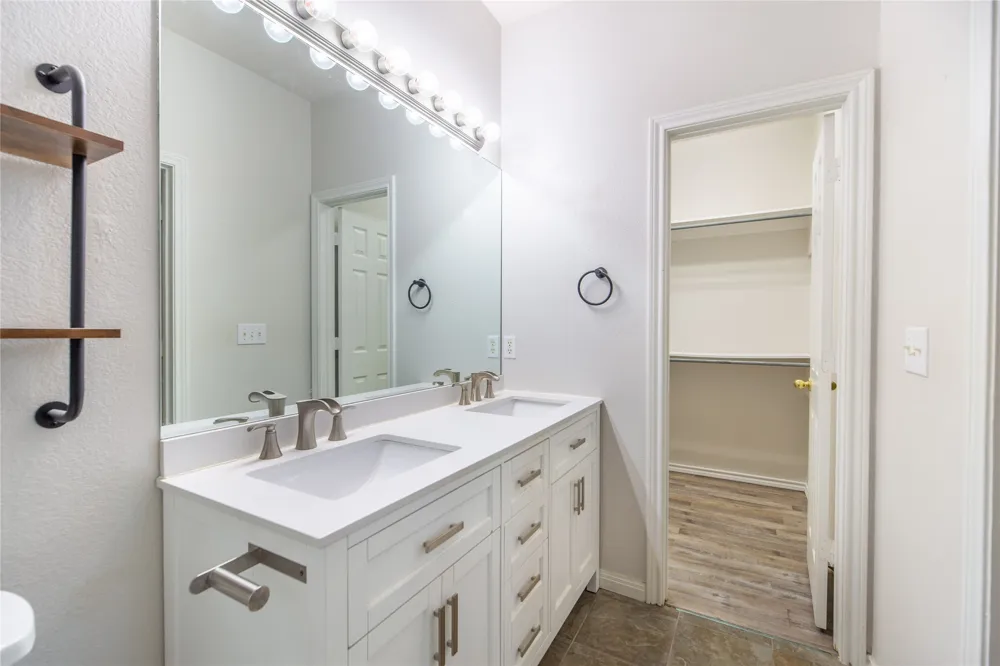 1801 Fern Court Grapevine, TX 76051