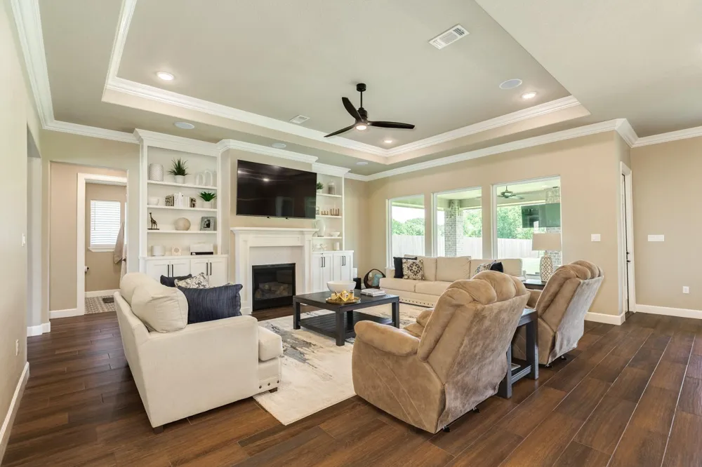 838 Oak Ridge Drive Angleton, TX 77515