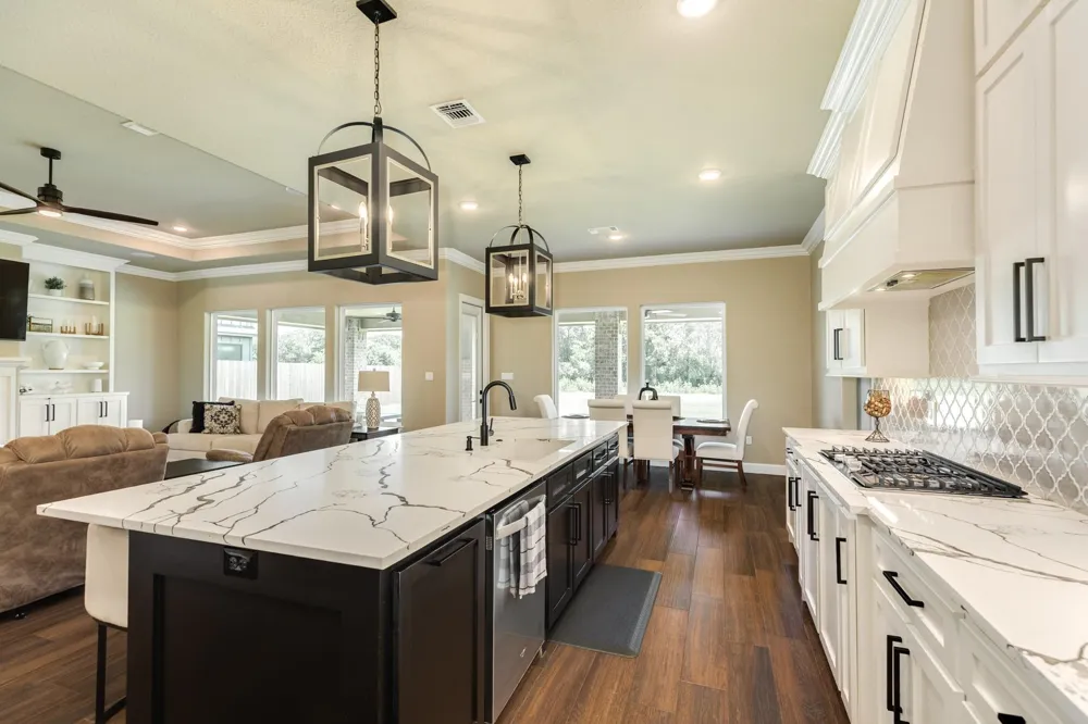 838 Oak Ridge Drive Angleton, TX 77515