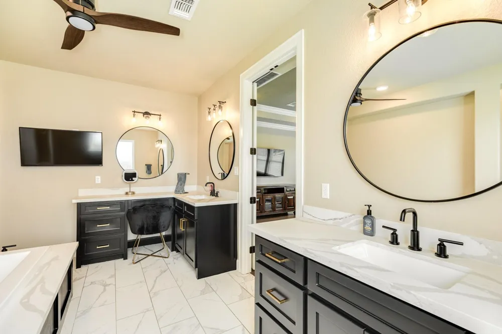 838 Oak Ridge Drive Angleton, TX 77515