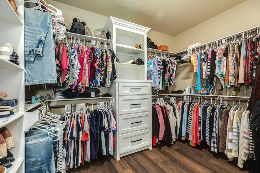 838 Oak Ridge Drive Angleton, TX 77515