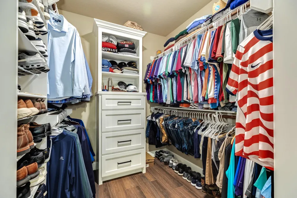 838 Oak Ridge Drive Angleton, TX 77515