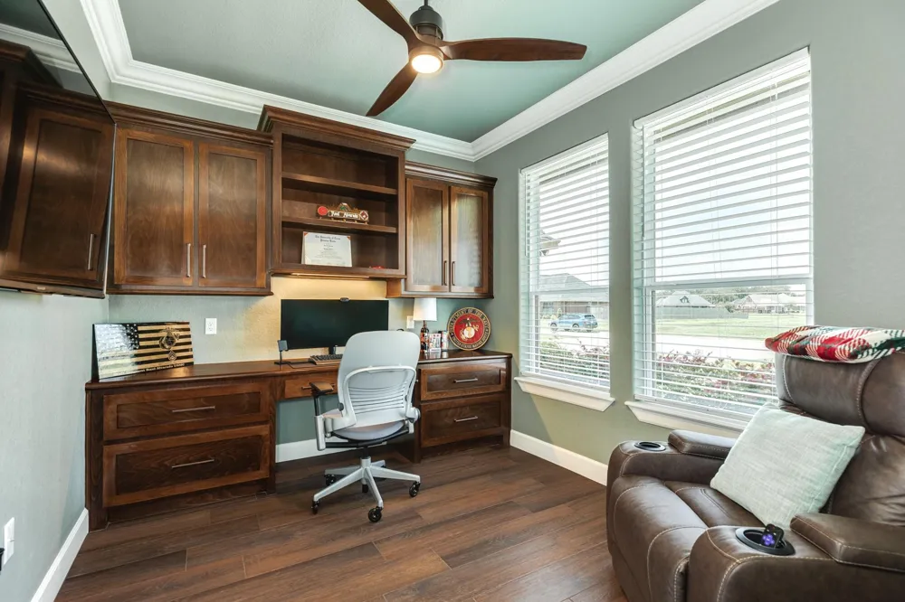 838 Oak Ridge Drive Angleton, TX 77515