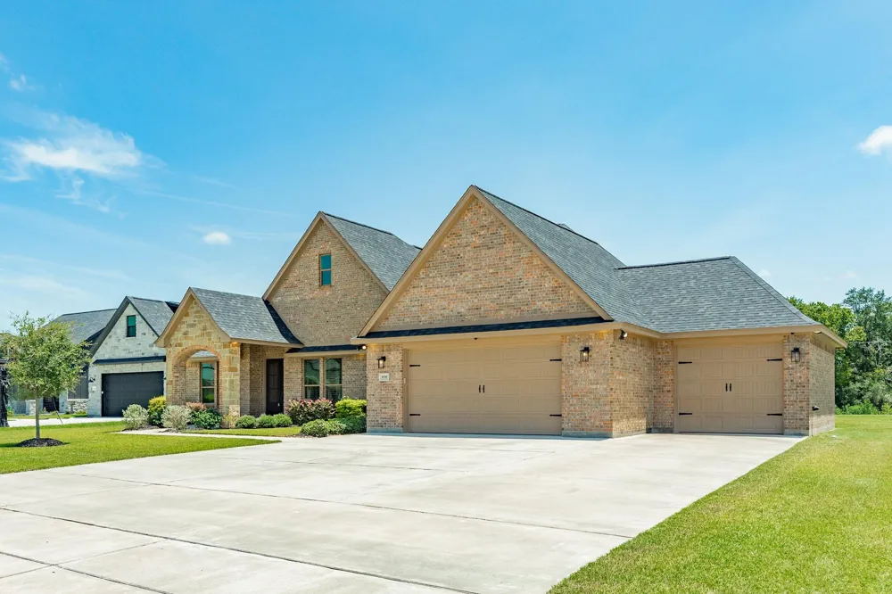 838 Oak Ridge Drive Angleton, TX 77515