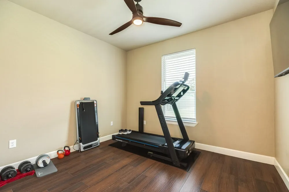 838 Oak Ridge Drive Angleton, TX 77515