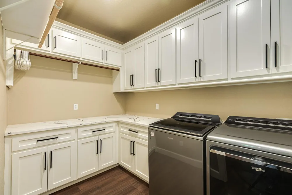 838 Oak Ridge Drive Angleton, TX 77515
