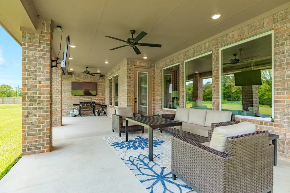 838 Oak Ridge Drive Angleton, TX 77515