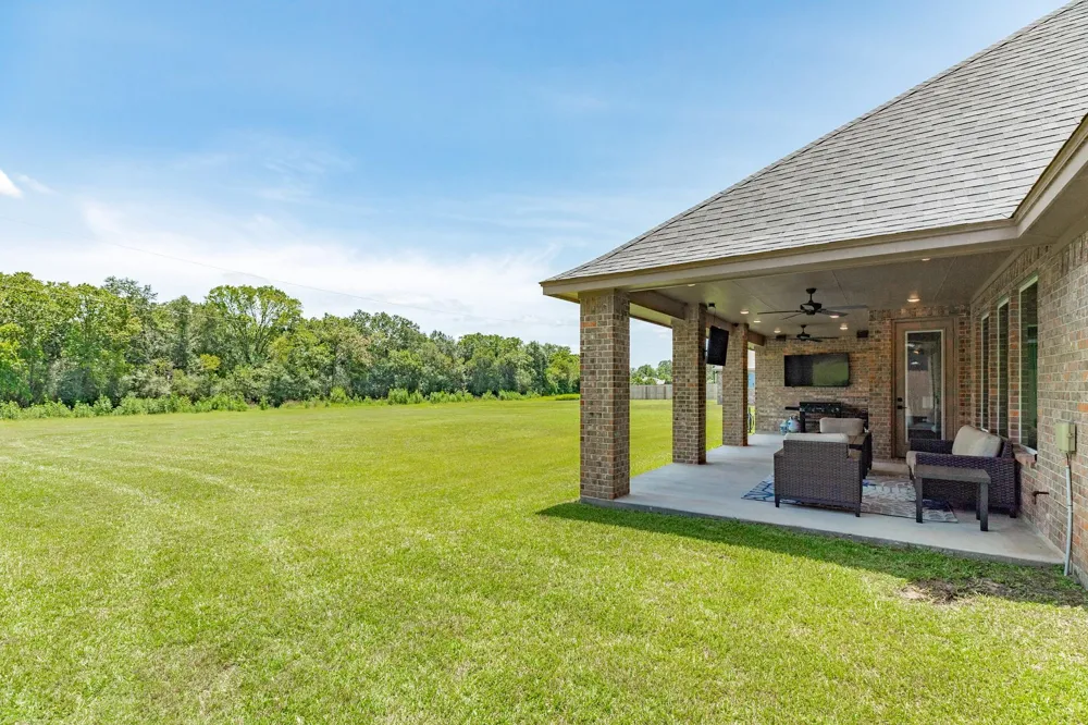 838 Oak Ridge Drive Angleton, TX 77515