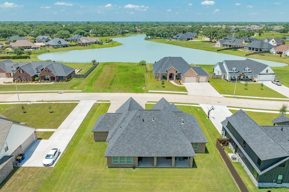 838 Oak Ridge Drive Angleton, TX 77515
