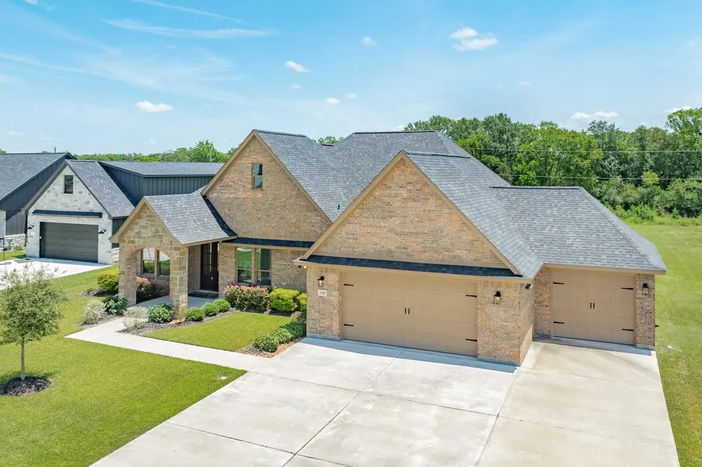 838 Oak Ridge Drive Angleton, TX 77515