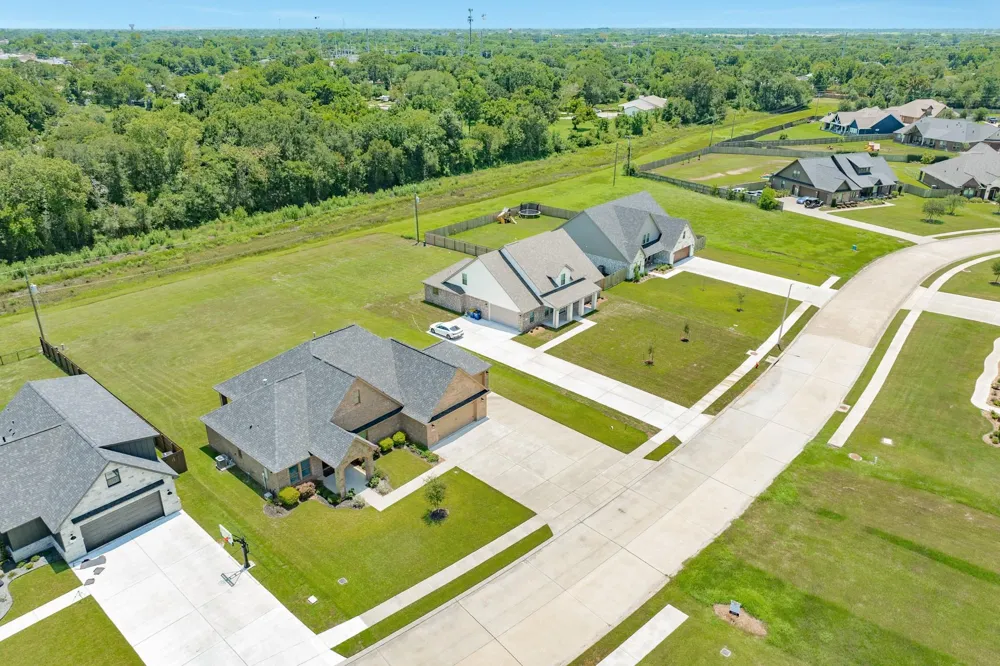 838 Oak Ridge Drive Angleton, TX 77515