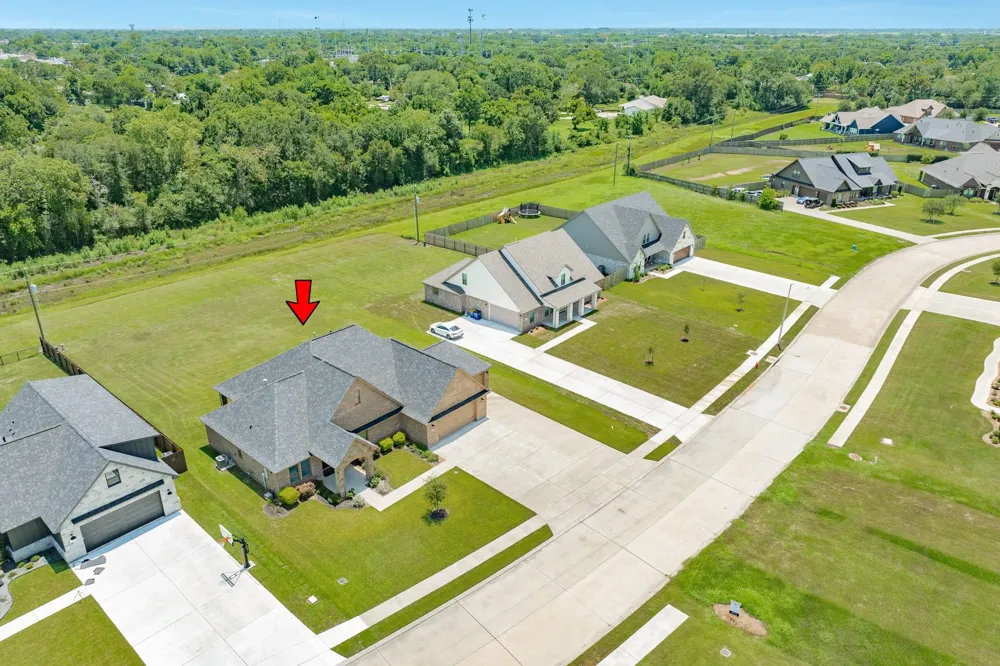 838 Oak Ridge Drive Angleton, TX 77515