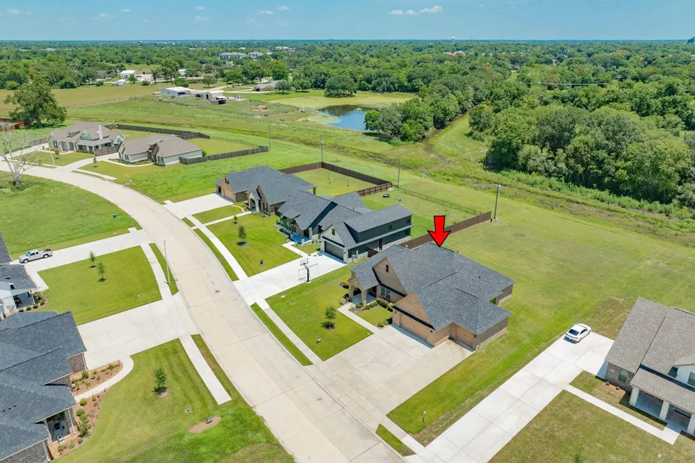 838 Oak Ridge Drive Angleton, TX 77515
