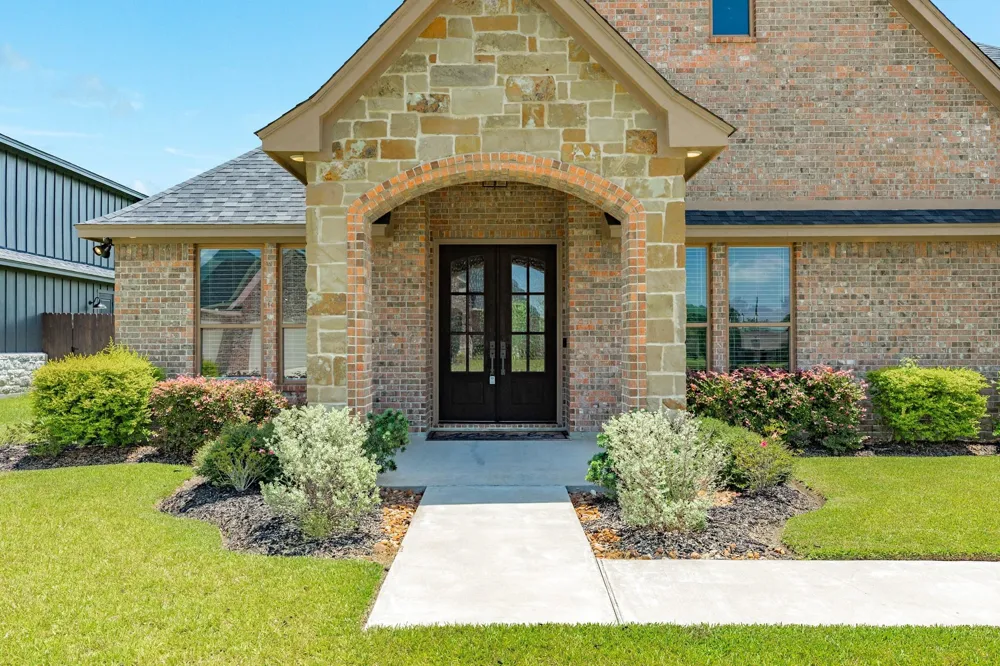 838 Oak Ridge Drive Angleton, TX 77515