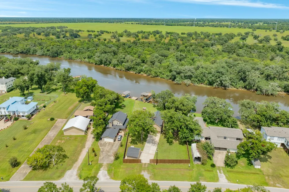 2170 County Road 506 Brazoria, TX 77422