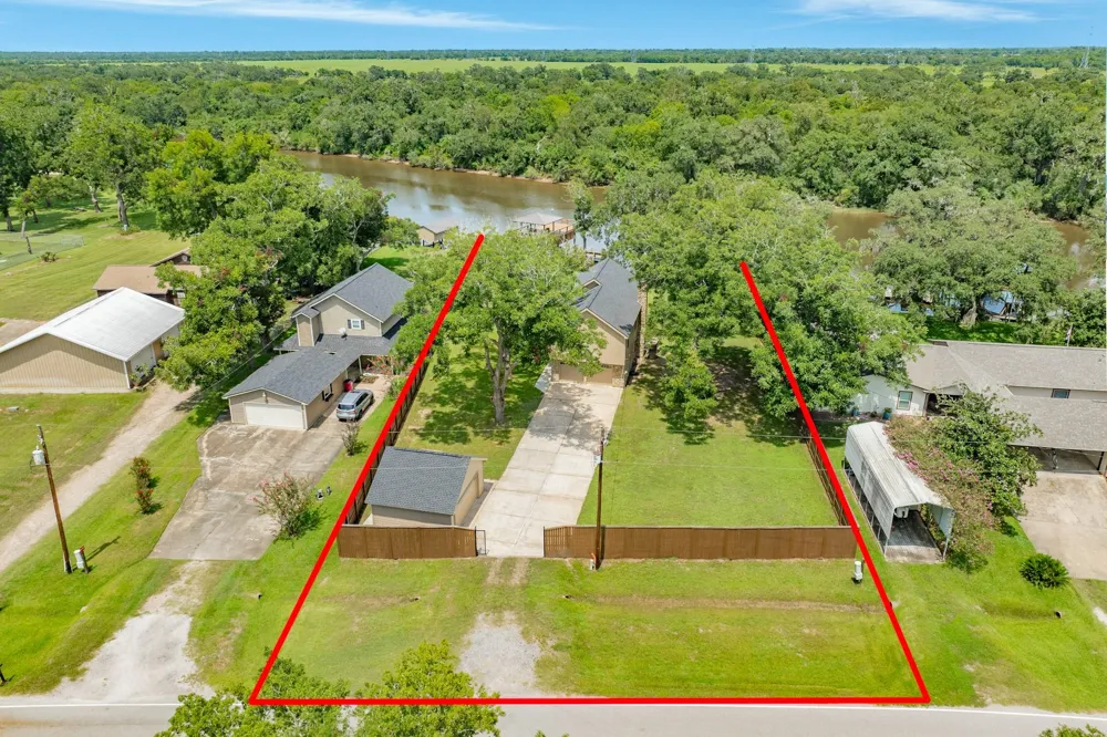 2170 County Road 506 Brazoria, TX 77422