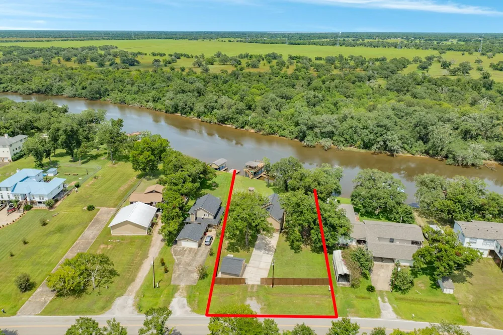 2170 County Road 506 Brazoria, TX 77422