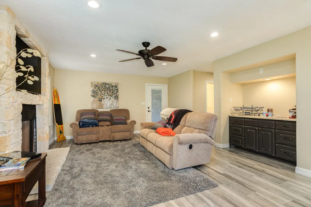 2170 County Road 506 Brazoria, TX 77422
