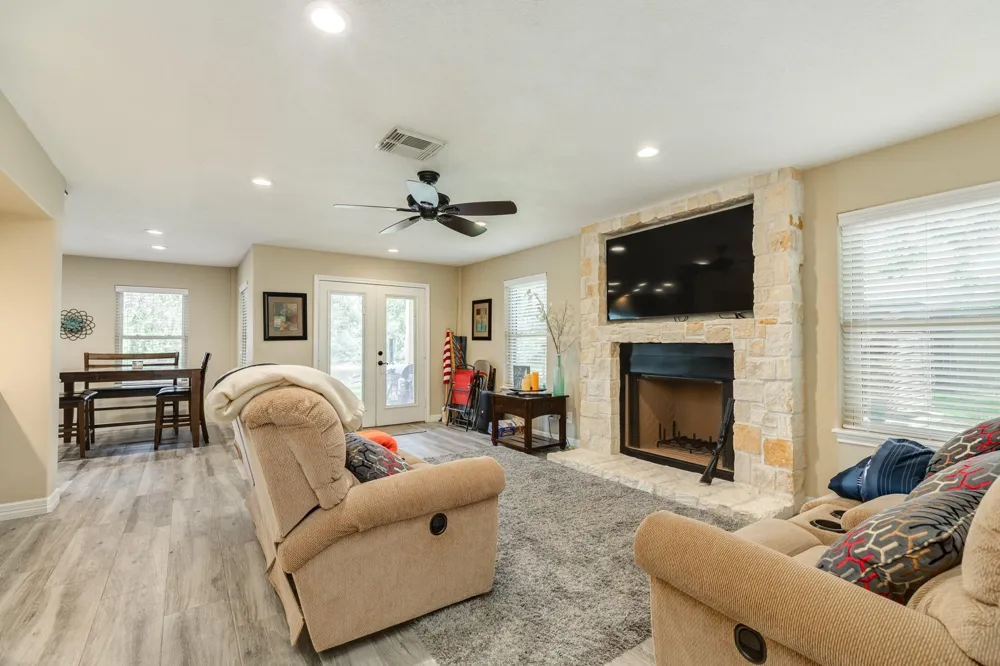 2170 County Road 506 Brazoria, TX 77422