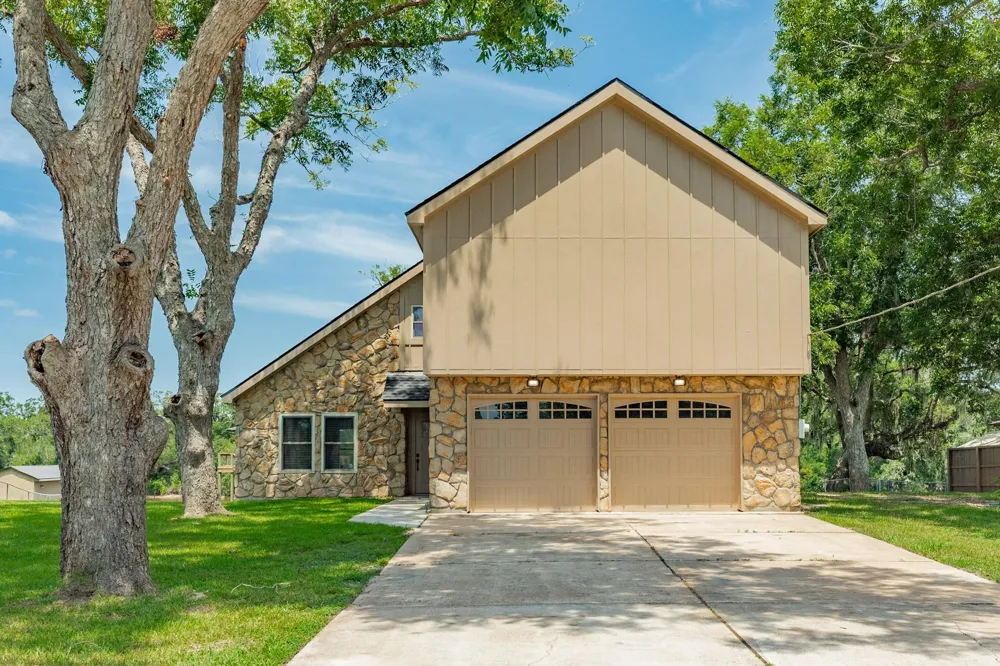 2170 County Road 506 Brazoria, TX 77422