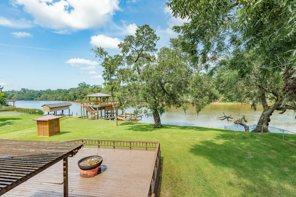 2170 County Road 506 Brazoria, TX 77422