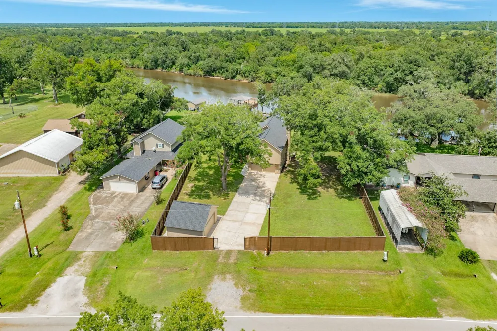 2170 County Road 506 Brazoria, TX 77422