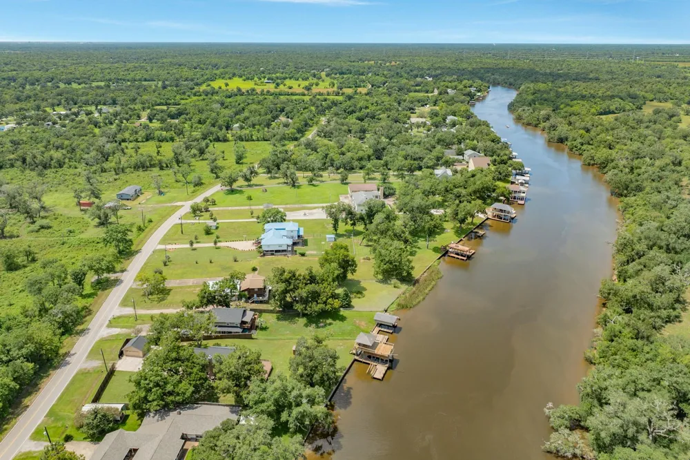 2170 County Road 506 Brazoria, TX 77422