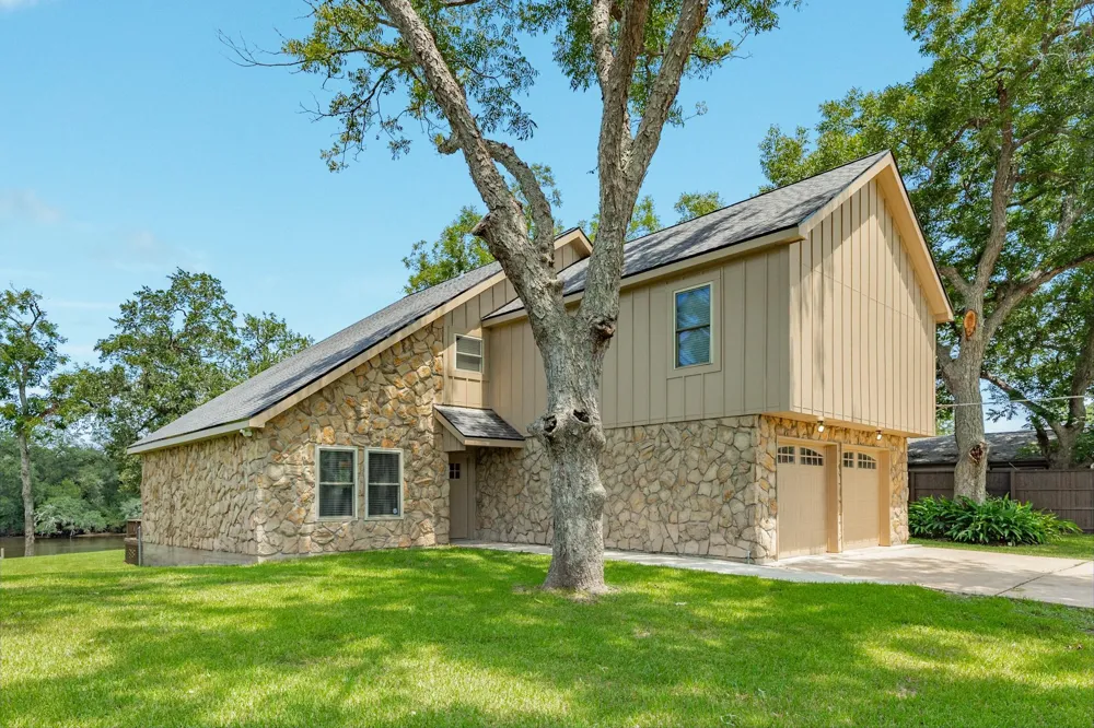 2170 County Road 506 Brazoria, TX 77422