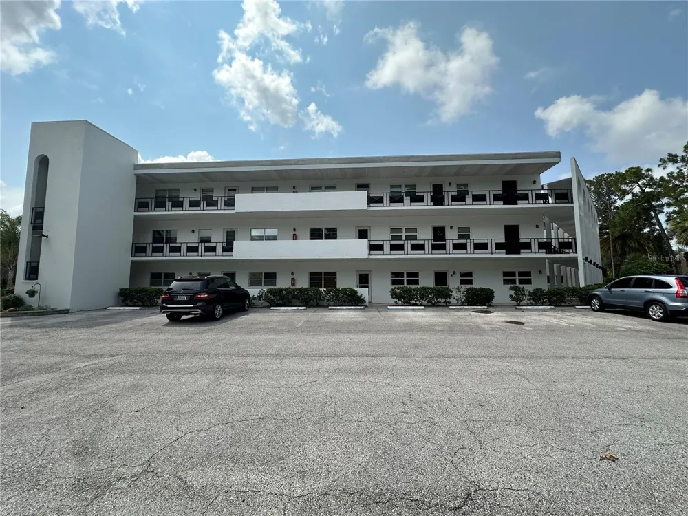 100 EL CAMINO DR #104 Winter Haven, FL 33884
