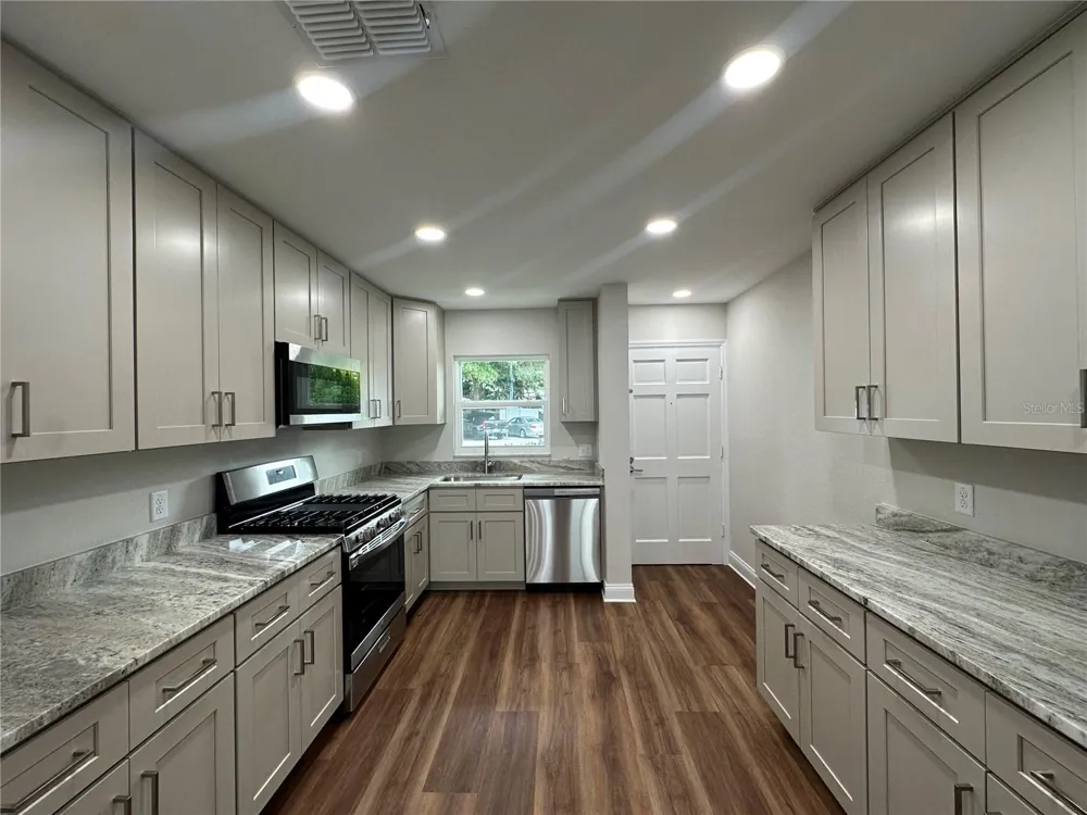 100 EL CAMINO DR #104 Winter Haven, FL 33884