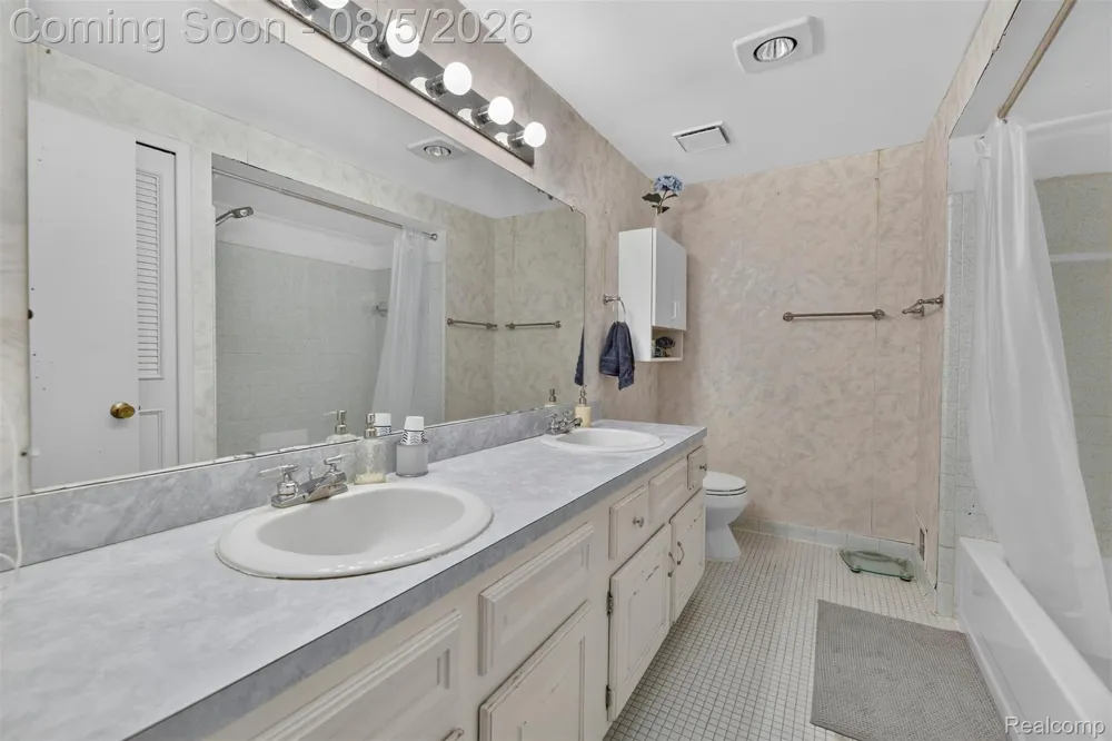 75 Oxford Oaks Drive #75 Oxford Charter Township, MI 48371