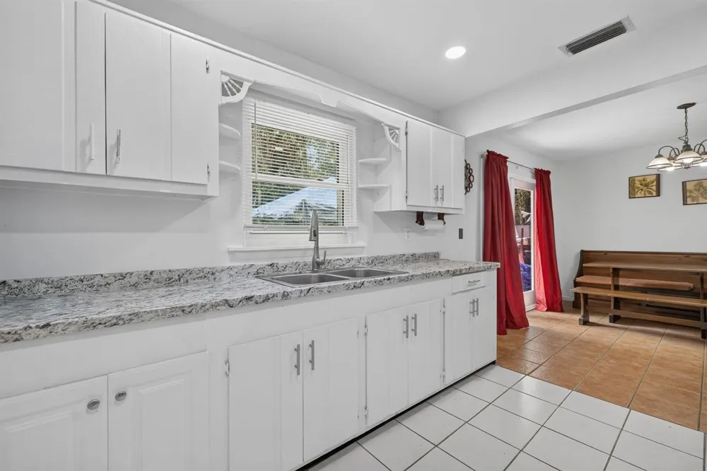 6868 E CENTER STREET Okeechobee, FL 34974