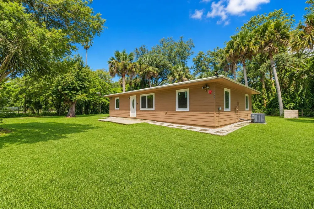 6868 E CENTER STREET Okeechobee, FL 34974