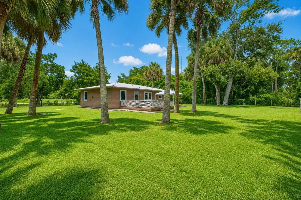 6868 E CENTER STREET Okeechobee, FL 34974