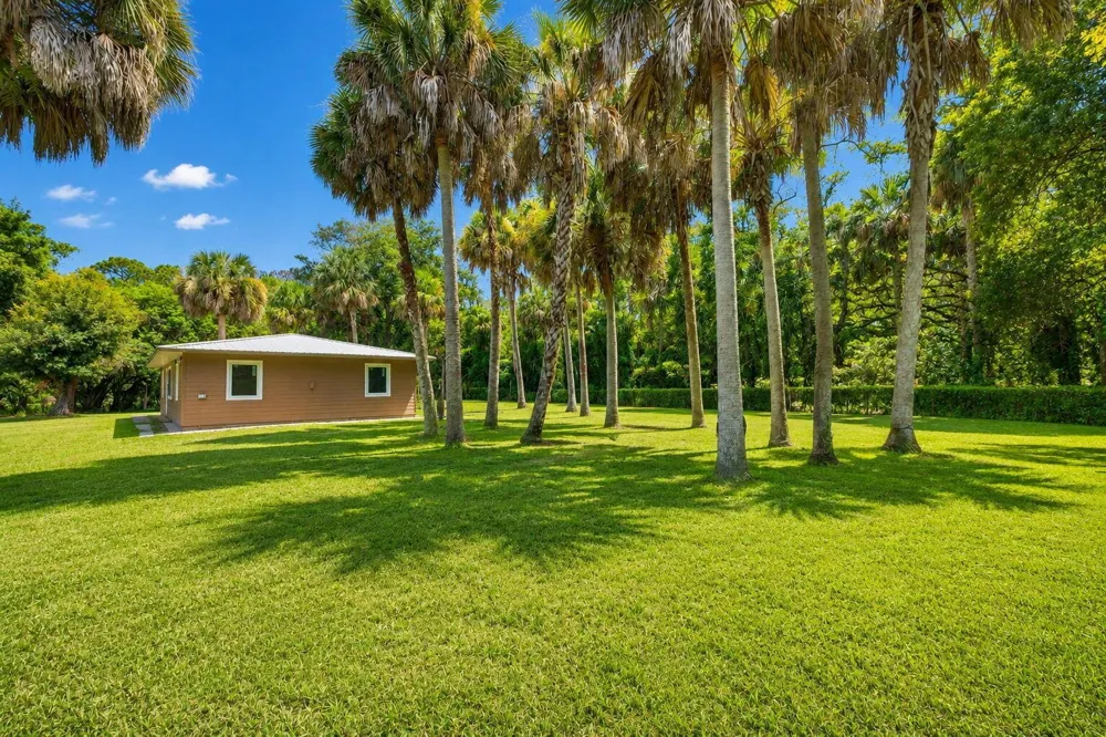 6868 E CENTER STREET Okeechobee, FL 34974