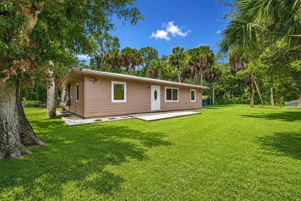 6868 E CENTER STREET Okeechobee, FL 34974
