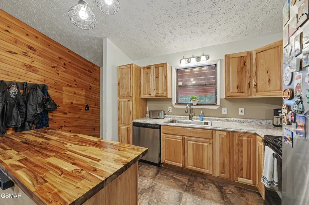 3319 Rocky Ridge Road Cosby, TN 37722
