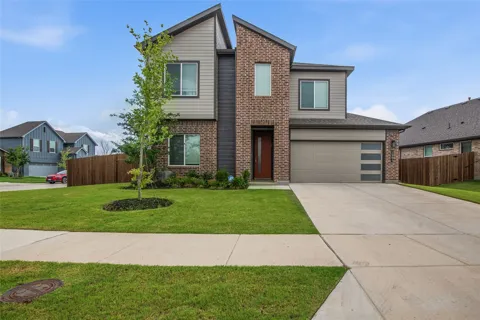 1501 Woodpecker Street