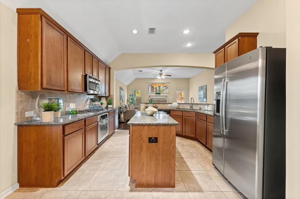 31 Pleasant Point Place Spring, TX 77389