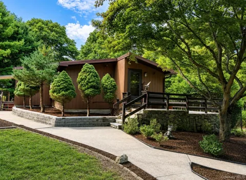 61 Lakeview Drive