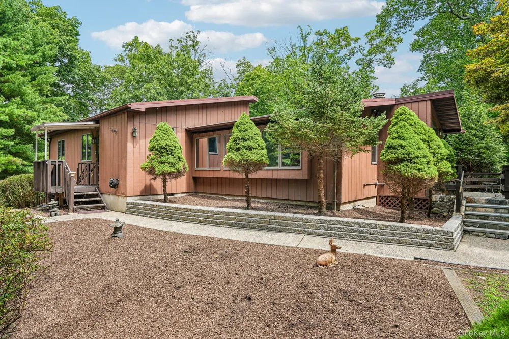 61 Lakeview Drive Tomkins Cove, NY 10986