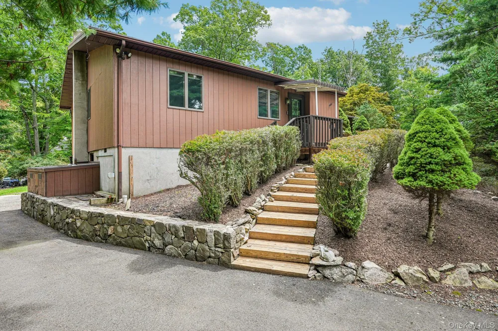 61 Lakeview Drive Tomkins Cove, NY 10986