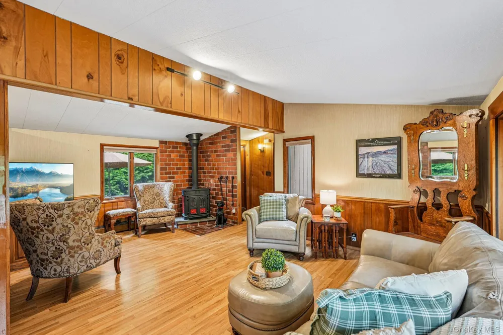 61 Lakeview Drive Tomkins Cove, NY 10986