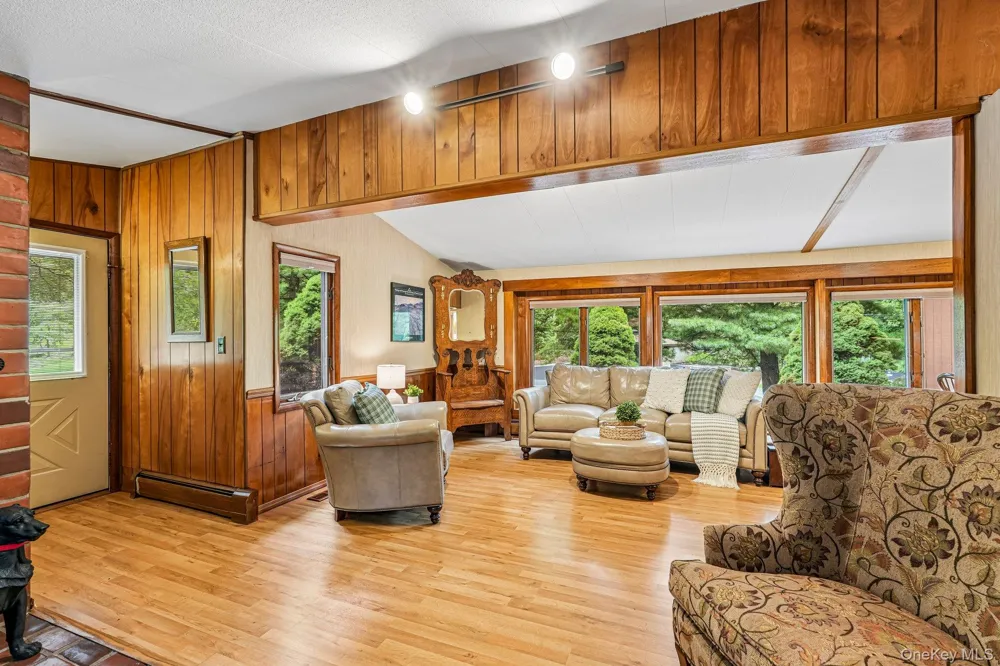 61 Lakeview Drive Tomkins Cove, NY 10986