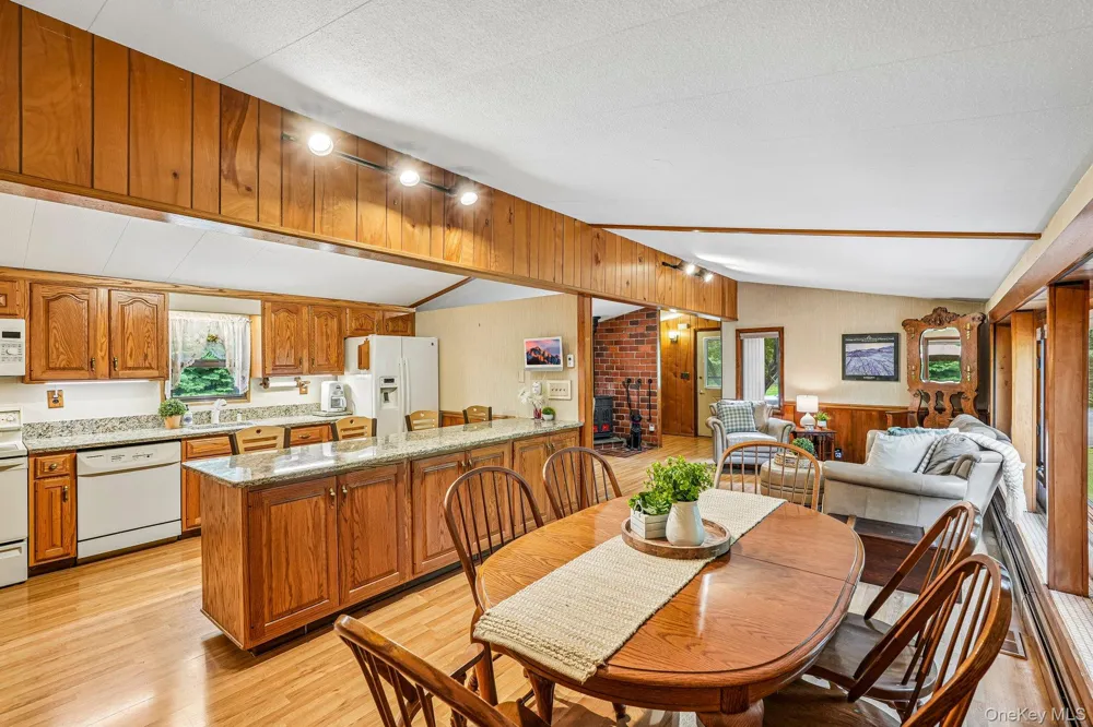 61 Lakeview Drive Tomkins Cove, NY 10986