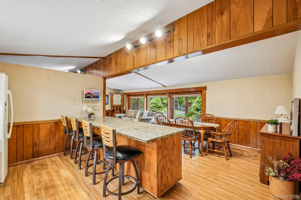 61 Lakeview Drive Tomkins Cove, NY 10986