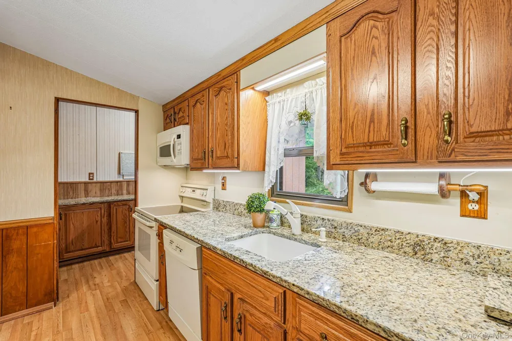 61 Lakeview Drive Tomkins Cove, NY 10986
