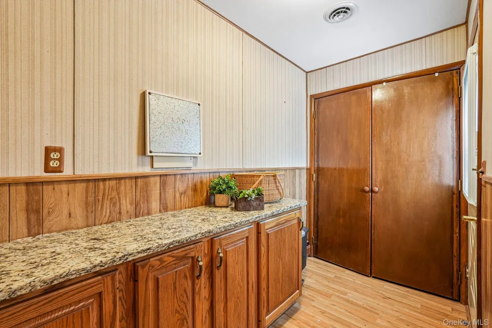 61 Lakeview Drive Tomkins Cove, NY 10986